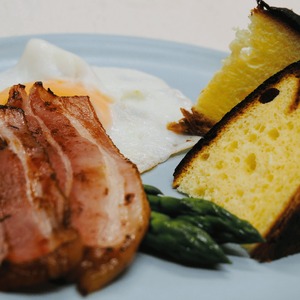 【優雅な朝食セット】真っ黒なチーズケーキパンとベーコンスライスセット チーズケーキ パン デザート スイーツ クリームチーズ おつまみ お取り寄せ ギフト 豚肉 北海道 せたな町 ふるさと納税