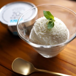 【北海道産搾りたて生乳使用】牧場の山カフェ アイスクリーム12個セット 真っ白な牧場アイス 思い出のチョコレート いちご デザート スイーツ せたな町 ふるさと納税