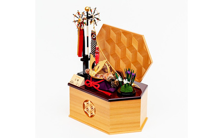 木目込み五月人形 ／ こどもの日 兜 鯉のぼり 菖蒲 飾り物 置物 コンパクト 男の子 インテリアに馴染む モダン イベント 飾り 秋田杉 麻の葉 模様 埼玉県 No.271