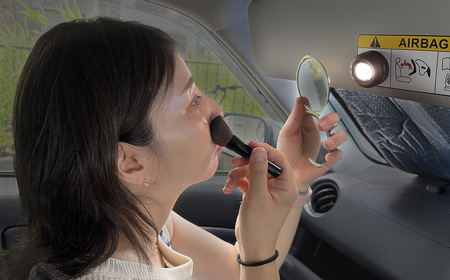 自然光の美顔ライト　LINDA ／ セリック リンダ メイク 化粧 持ち歩き 小型ライト ミニライト 軽量 充電可能 埼玉県 No.285