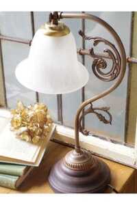 職人が1つ1つ丁寧に手作り！アンティーク調テーブルランプＣ