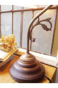 職人が1つ1つ丁寧に手作り！アンティーク調テーブルランプＣ