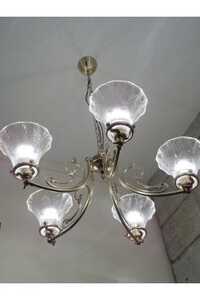 職人が1つ1つ丁寧に手作り！アンティーク調5灯シャンデリア