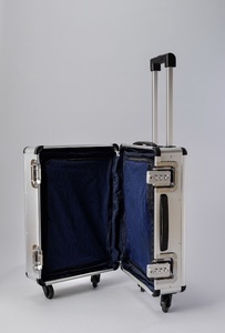 スーツケース（S）／２泊３日にちょうどいい容量３０Ｌ（アルミケース）