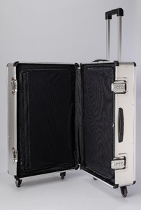 スーツケース（L）／２泊３日にちょうどいい容量７０Ｌ（アルミケース）