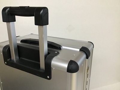 スーツケース（L）／２泊３日にちょうどいい容量７０Ｌ（アルミケース）