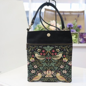 スマホが入る少し大きいポシェット（黒×黒）