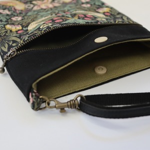 スマホが入る少し大きいポシェット（黒×黒）