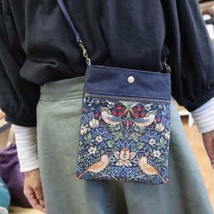 スマホが入る少し大きいポシェット（青×濃紺）