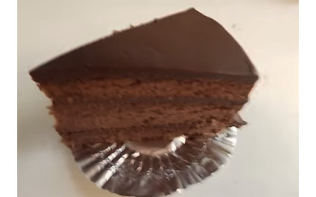 「えみみ」1番人気のチョコレートケーキ