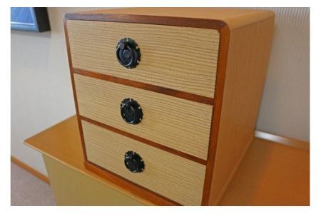 熟練桐たんす職人が手作りした三段小引出（柾目・特上品） 【11246  