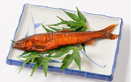 桜鮎の燻製甘露煮2尾と特製鶏チャーシュー3個セット【配送不可地域：離島】【1211190】