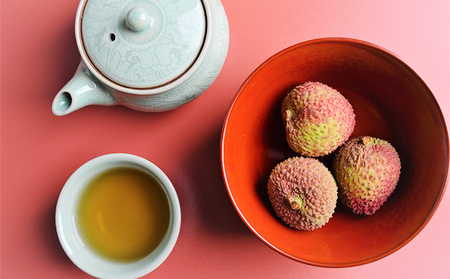 【千の葉ライチ】の 完熟 玉荷包ライチ （先行予約）【果物 フルーツ デザート】 果実 国産 上品な香り 国産生ライチ 新鮮 食後 化粧箱入り 