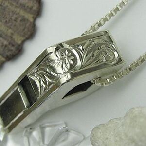 銀の笛 ホイッスルシルバーペンダント 小さめ ハワイアン(チェーン付き  