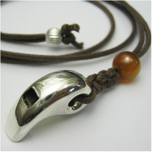 勾玉銀の笛 天然石ビーズ付き 大きめサイズ(約23mm)_ペンダント 彫金