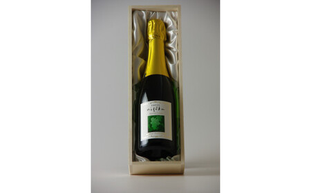 【北海道ニセコ町産】スペシャルキュベ2020ハーフボトル（スパークリングワイン） ＜贈答用化粧木箱入り＞【10112】