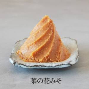 百年前から、発酵中　伝統の木桶仕込み味噌(赤・白)6個入セット_木桶仕込み味噌 発酵食品 赤味噌 白味噌_【1293112】