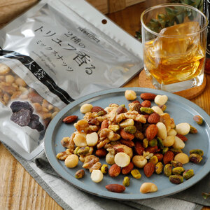 成城石井 2種のトリュフ香る ミックスナッツ 900g（180g ×5袋）【 健康 小分け マカダミアナッツ ピスタチオ アーモンド クルミ ミックスナッツ 】