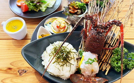 【千葉県鴨川市】伊勢海老料理＆自家製スイーツ『EBIYA.CAFE』お食事券９千円相当　[0030-0127]