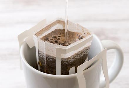 【カモガワ珈琲の定期便】焙煎したてのドリップバッグ ４種１２袋《選べる６回・隔月》　[0060-0012]