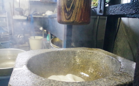 【日時指定必須】つきたて「切り餅」（2.0kg）[0011-0042]