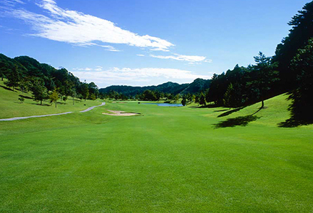 【鴨川カントリークラブ】ゴルフプレー券 ２名様《土日祝限定》 ＆ 市内共通宿泊券 ３万５千円　[0200-0012]