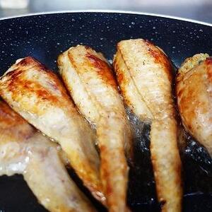 餃子専門店が作った手羽先餃子20本入り