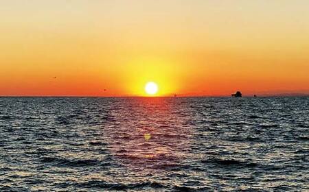 【期間限定！寄附額改定↓！】世界三大夕日へLET'S GO！釧路発見！サンセットクルーズ乗船券(ペアチケット) 飲み放題付き 釧路観光クルーズ船 シークレイン クルーズ 体験 チケット 観光 乗船券 旅行 観光船 F4F-4329