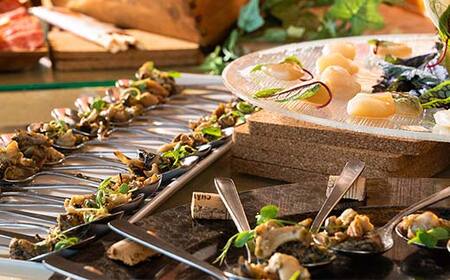 【期間限定！寄附額改定↓！】あかん遊久の里 鶴雅 ウイングス館 湖側ユーカラ和洋室 2名様1室ご利用 1泊2食付き 宿泊券 旅行 北海道 温泉 観光 阿寒 釧路市 旅行 ホテル 旅館 クーポン チケット 予約 父の日 母の日 F4F-2098