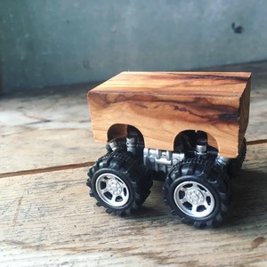 木製 モンスターミニカー後ろに引くとビュンと走る(2台セット在庫から選択) mi0037-0008
