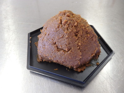 【昔懐かしのおふくろの味】手作り　三芳のみそ　900g入り詰替用袋 mi0054-0001 味噌 国産 熟成