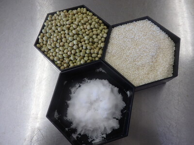 【昔懐かしのおふくろの味】手作り　三芳のみそ　900g入り詰替用袋 mi0054-0001 味噌 国産 熟成