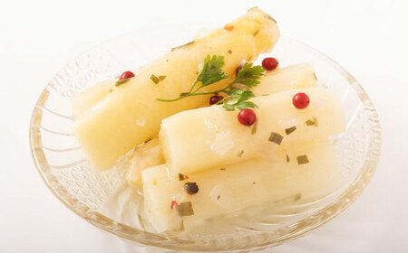 【2026年7月下旬以降順次発送】喜茂別産 ホワイトアスパラガス ピクルス 900g 以上 野菜 冷蔵配送 産地直送 北海道 [AJAJ009]