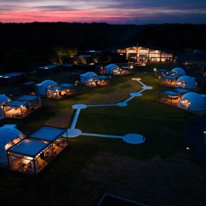 ISUMI Glamping Resort ＆ Spa SOLASの宿泊補助券 15,000円分_旅行券・チケット 宿泊券  _【1389179】
