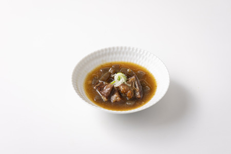 ご飯が進む！町産しょうゆ糀で牛すじ肉とこんにゃくを甘辛く煮込んだ「しょうゆ糀DEぼっかけ（5個）」（神崎町発酵スイーツ・フードコレクション 神戸名物「ぼっかけ」）【ぼっかけ レトルト おかず 簡単 発酵 神戸名物 麹 糀】[010-a078]