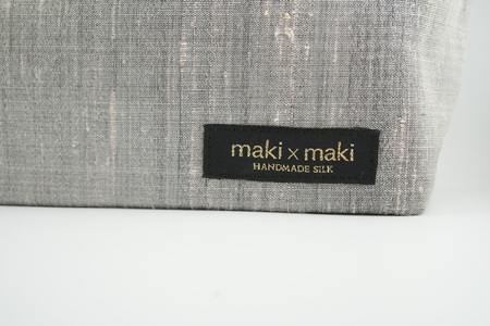 【makixmaki】高級ゴールデンシルクハンドバッグ(フェアトレード) シルバー 0137-002-S06-2