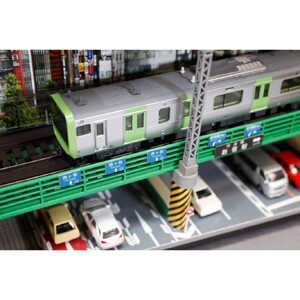 鉄道模型 走る情景(ジオラマ)シリーズ《E235系 山手線》 0055-012-S07