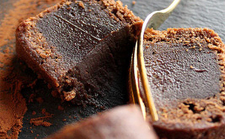 お菓子 ガトーショコラ（クラシック） スイーツ 焼き菓子 洋菓子 2層仕立て 定番 ふんわり しっとり 濃厚 軽やか こだわり シンプル 奥深い DRYADES 唯一無二 文京区 東京都