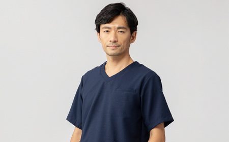 レピウスの白衣 【メンズ】スクラブ リンクル / ネーム刺繍付き (カラー：ネイビー、サイズ：L)