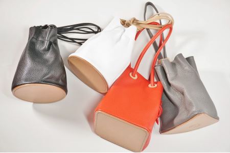 革靴の製法で作る巾着バック(バック底：三角、カラー：ベージュ)_0008-001-T03-2-6 10,500円