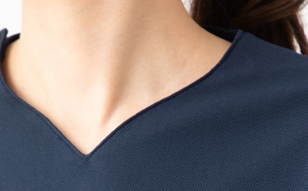 レピウスの白衣 【レディース】 リボンパイピングスクラブ / ネーム刺繍付き (サイズ：2Lサイズ、カラー：ネイビー)