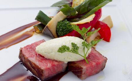 【TENKU-ANNIVERSARY DINNER】「記念日におすすめ 国産牛ステーキとデザートの盛り合わせのコース」ペア ディナー 食事券