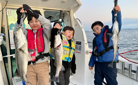 ツアー チケット 都心のど真ん中から出船 浅草 吾妻橋発・貸切釣り船ツアー(1~3名様乗船可能) 乗船券 船 船釣り 完全貸切 初心者 レジャー 体験 手ぶら サポート付き フルレクチャー 道具レンタル 解放感 冷暖房完備