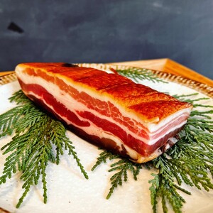 【東京・深川チャーシュー専門店】生ベーコン【保存料・着色料無添加】200g《千葉県産銘柄豚 林SPF使用》【kt088-005】