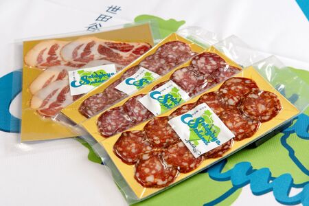 【三輪亭】セタガヤサラミセット【加工食品 加工品 サラミ 豚肉 生ハム 冷凍 人気 人気セット セット おつまみ 贈り物 プレゼント ギフト 】_0028-001-se5