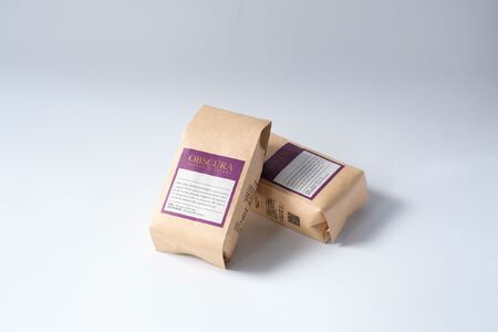 OBSCURAの珈琲豆200g×2種【粉・中挽き】【飲料類 飲み物 コーヒー コーヒー豆 深煎り 中煎り 浅煎り粉 中挽きカフェ 自宅用 シェア プレゼント ギフト 贈り物】_0011-011-se7