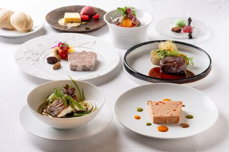 ツキシュールラメール ディナーペア-お食事券 ［株式会社 エスワイリパブリック］【007016】 