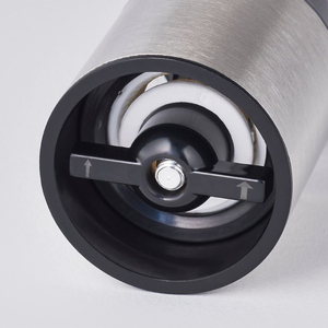 〈Russell Hobbs〉 電動ミル　ソルト&ペッパー　ミニ　シルバー 【223001】