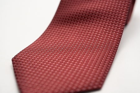 【受注生産】匠の技術で織り上げるシルク１００％のソリッドネクタイ(ワインレッド)