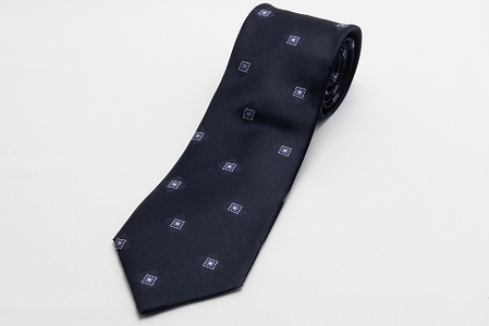 【受注生産】匠の技術で織り上げるシルク１００％のサテン小紋ネクタイ（ダークネイビー）